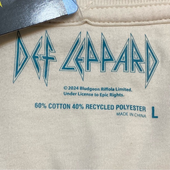Ladie’s Official Def Leppard Graphic Design Sweatshirt NWT Size L - Picture 3 of 11